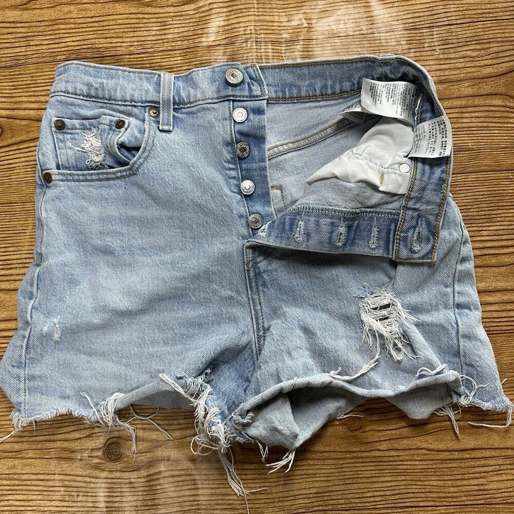 Levi’s Ribcage Shorts Women 28 High Rise Distressed Light Wash Denim Cut Off Raw